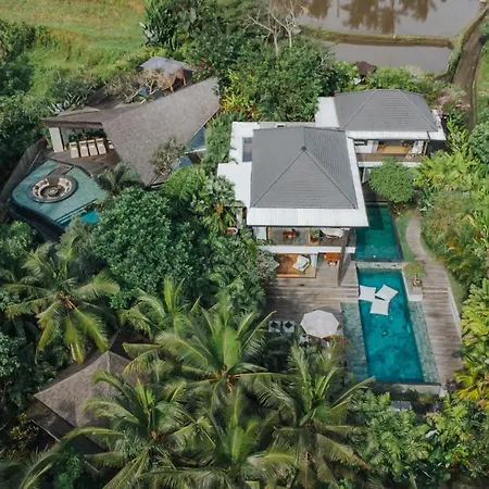 Dwa Chandra Full-Service Villas & Private Resort